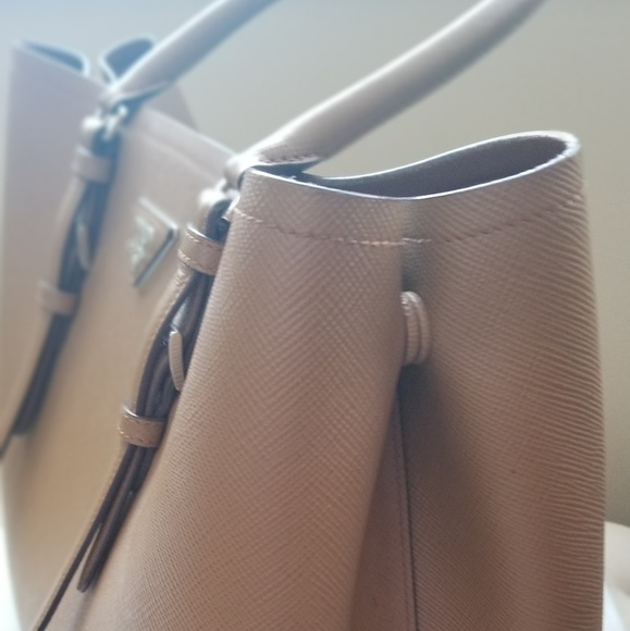 PRADA 👜 Handbag - Picture 4 of 7